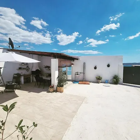 House Oasis Livak * Kastela